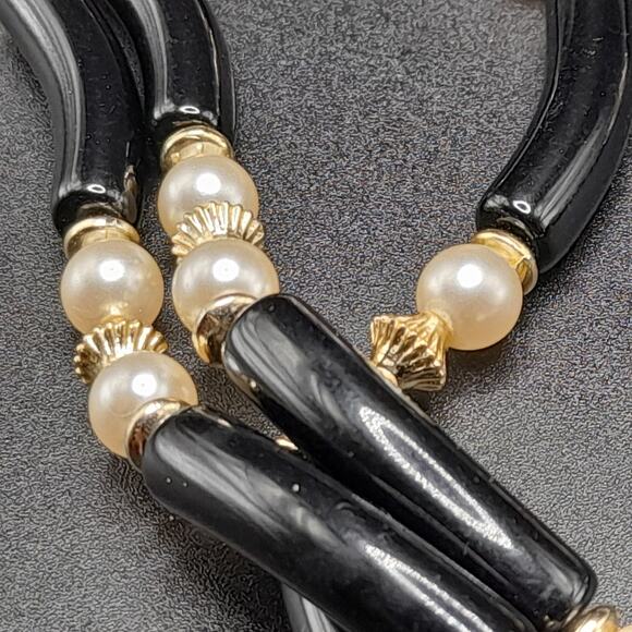 Vintage Black Lucite Bead Necklace, Faux Pearls, 3 Strands, Box Clasp - Picture 7 of 10